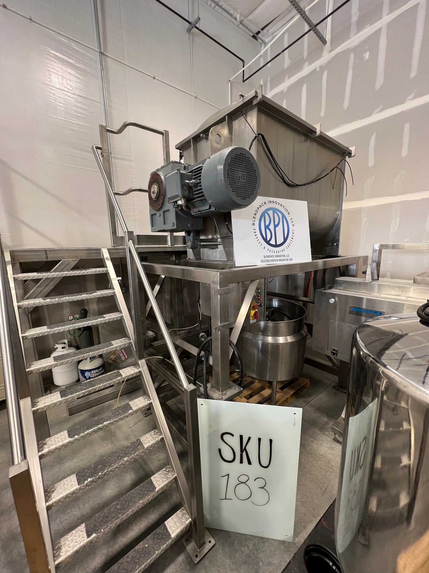 40 Cubic Foot Stainless Steel Powder Ribbon Blender with Platform, Stairs - refurbished